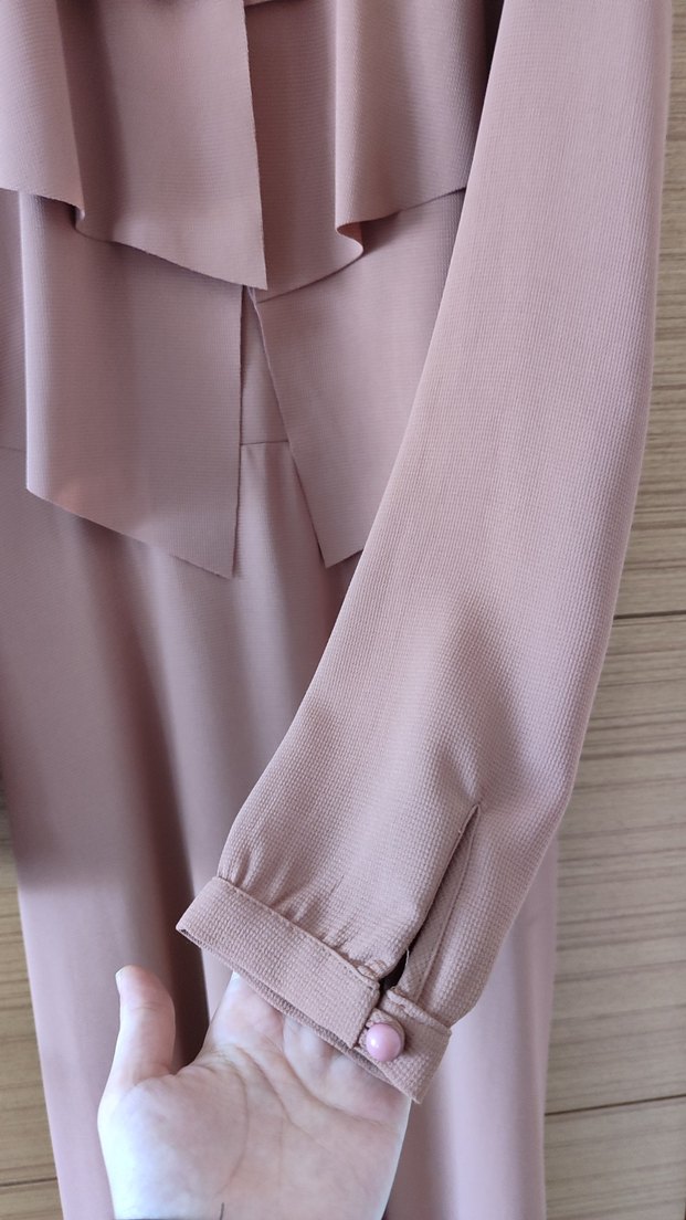 Bej Uzun Kollu Kat Katlı Uzun Elbise - Görsel 3