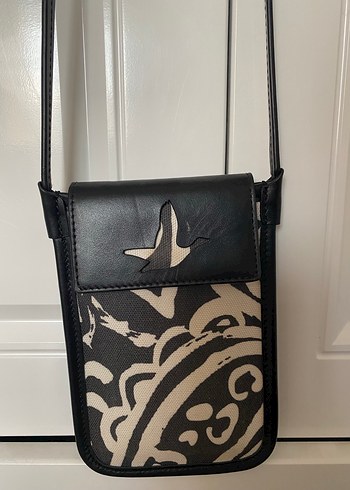 Kadın Siyah Deri Baskılı Crossbody Çanta
