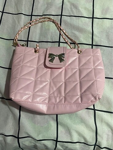 Pembe kurdele desenli çanta
