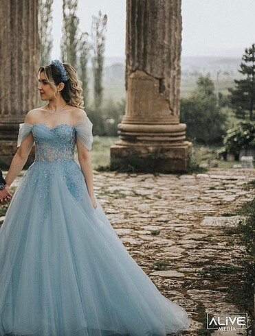 Buz mavi nişanlık