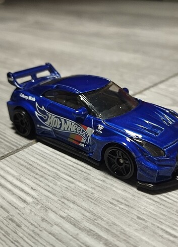 Beden GTR-R35 liberty walk