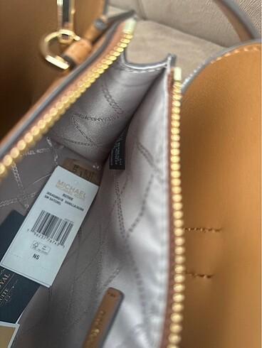 Beden camel Renk Sıfır ayarında bi kaç kez kullanılmış orijinal michael kors çant