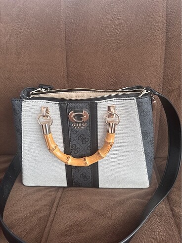 Çok az kullanılmış Guess marka çanta
