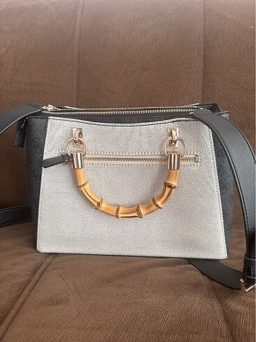 Guess Çok az kullanılmış Guess marka çanta