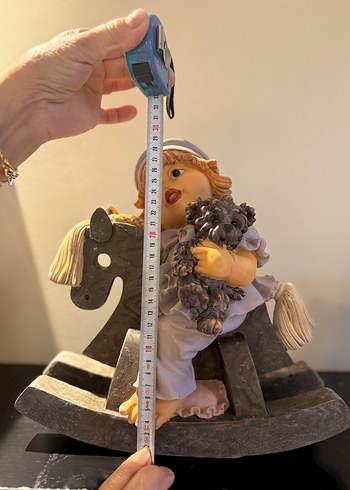 Gri Sallanan Atlı Bebek Figürlü Biblo - Görsel 6