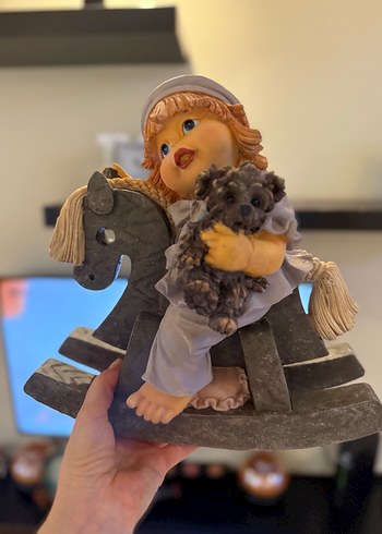 Gri Sallanan Atlı Bebek Figürlü Biblo - Görsel 2