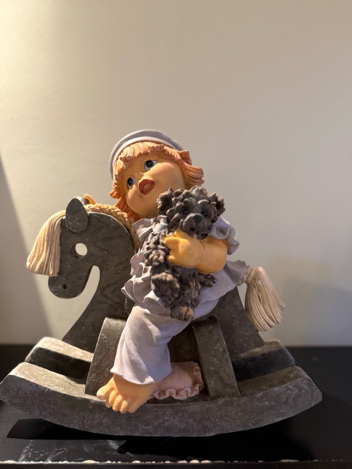 Gri Sallanan Atlı Bebek Figürlü Biblo - Görsel 5