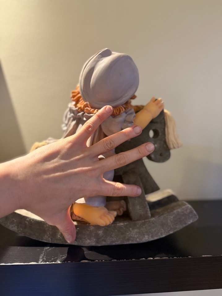 Gri Sallanan Atlı Bebek Figürlü Biblo - Görsel 4