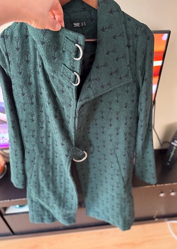 Desenli Kemerli Koyu Yeşil Kaban - Görsel 2