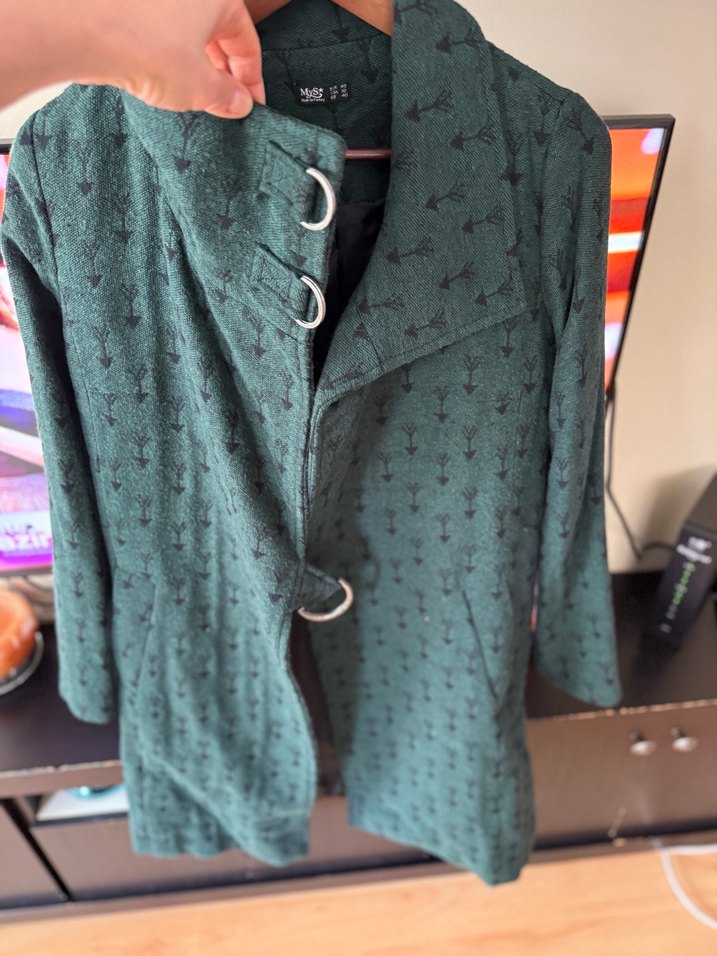 Desenli Kemerli Koyu Yeşil Kaban - Görsel 2