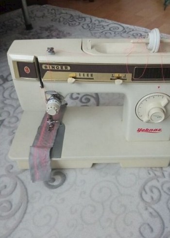 Singer Beyaz ve Gri Dikiş Makinesi