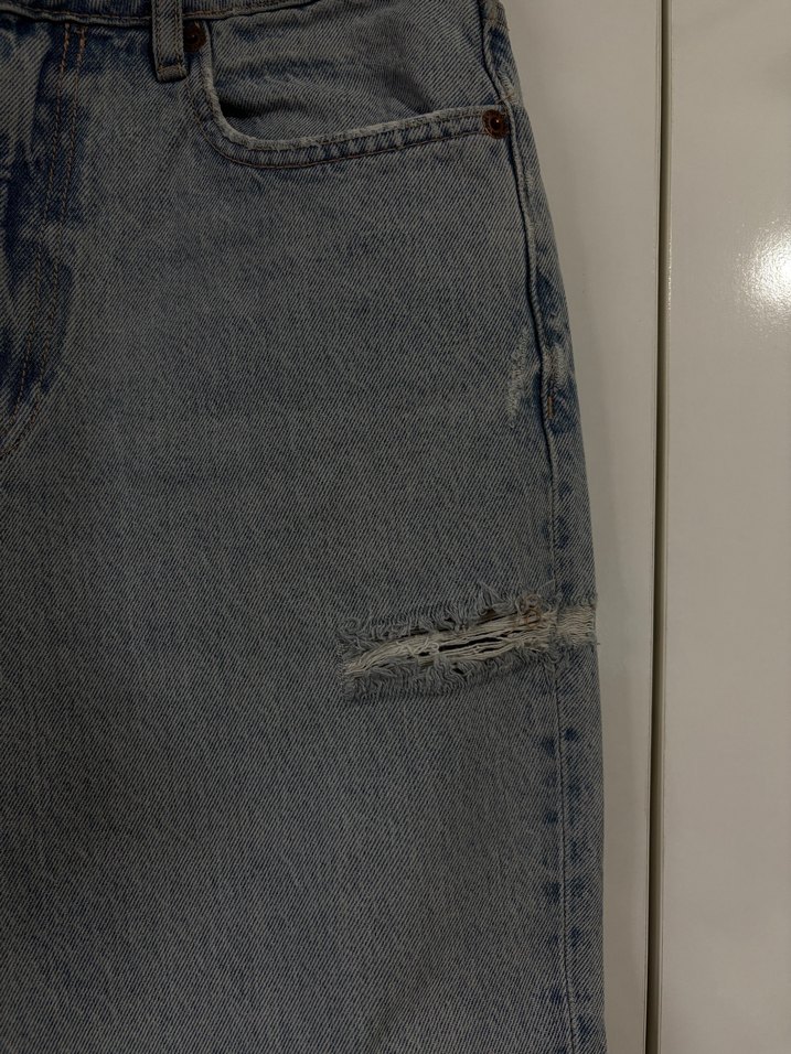 Gevşek Kesim Yırtık Mavi Kot Pantolon - Görsel 4