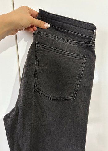 Siyah Zincir Detaylı Nakışlı Kadın Jean - Görsel 5