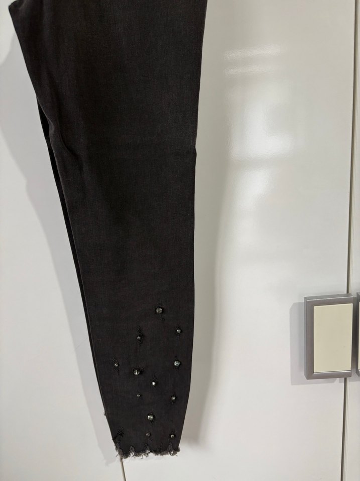 Siyah Zincir Detaylı Nakışlı Kadın Jean - Görsel 4