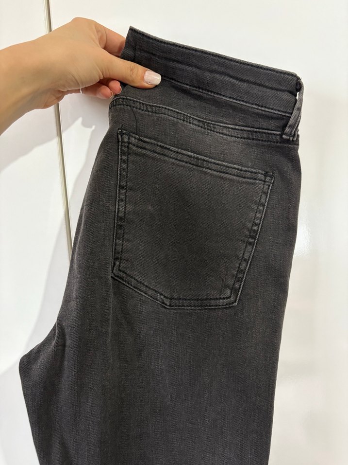 Siyah Zincir Detaylı Nakışlı Kadın Jean - Görsel 5