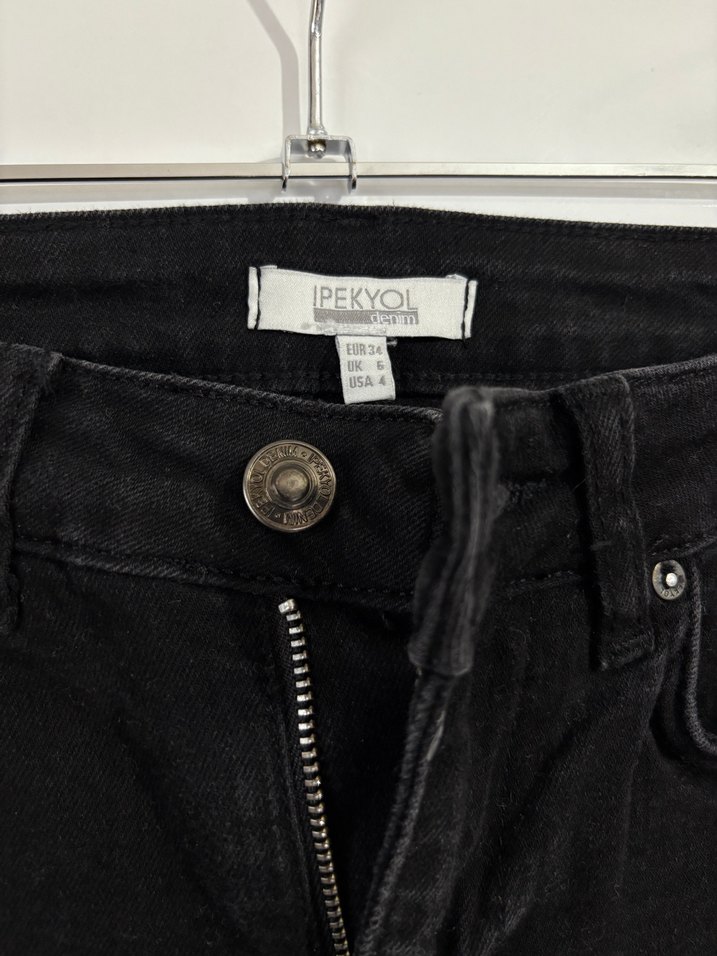 Siyah İşlemeli Payetli Dar Kesim Kadın Kot Pantolon - Görsel 2