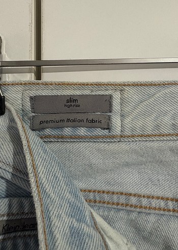 Kadın Gri Yırtık Denim Jean - Görsel 3
