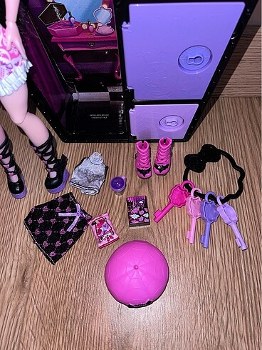 Beden Monster High-Draculaura Skulltimate
