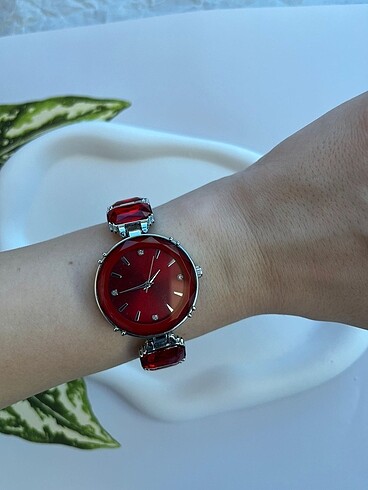 Swarovski model kadın kol saati