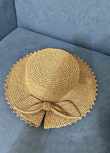 Handmade, fiyonklu hasır şapka.