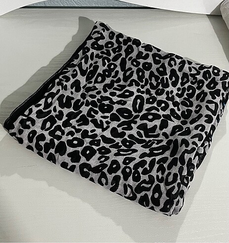 leopar desenli eşarp