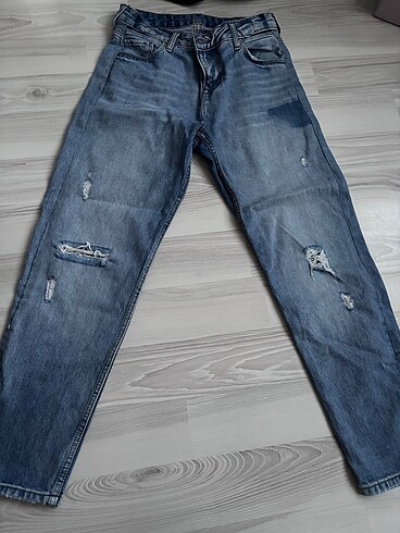 Colins mom jean