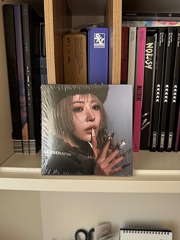 Le Sserafim Hot Albüm Sakura Compact Ver.