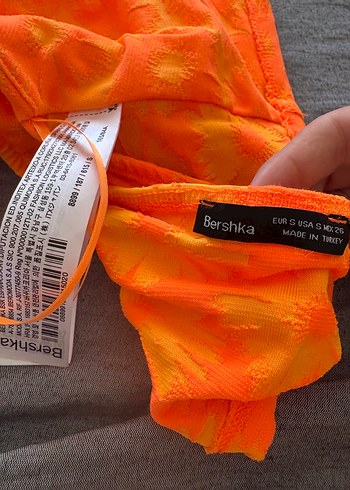 Bershka Turuncu Yazlık Göğüs Detaylı Crop Top