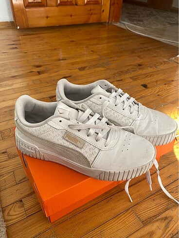 38 Beden beyaz Renk Puma spor ayakkabı