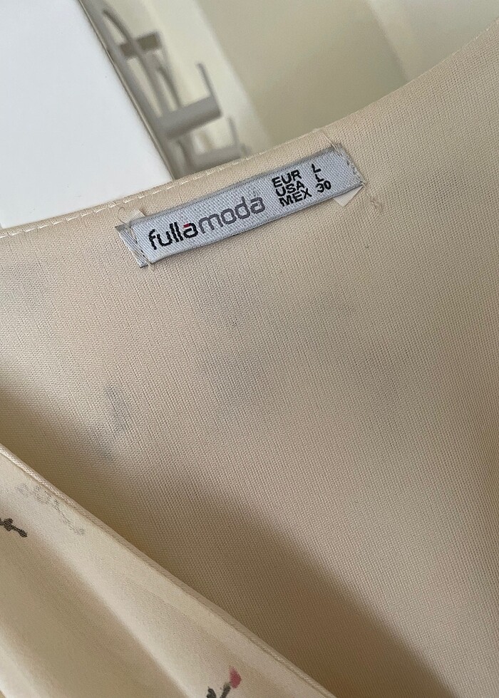 Çiçekli krem elbise - Görsel 3