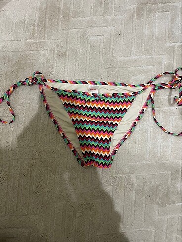 Renkli bikini altı