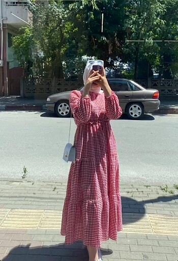 Kırmızı elbise