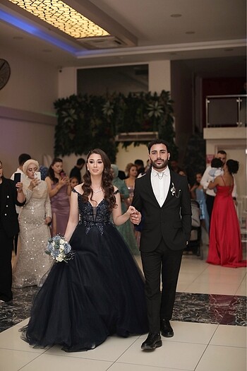 Nişan elbisesi