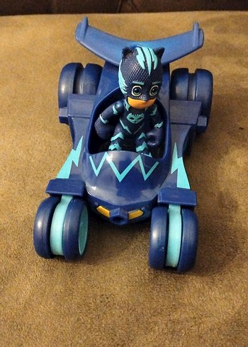 Pijamaskeli Kedi Çocuk ve Aracı