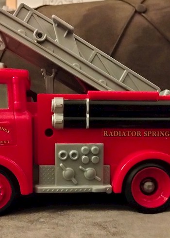 Kırmızı Şimşek McQueen Oyuncak İtfaiye Aracı - Görsel 3