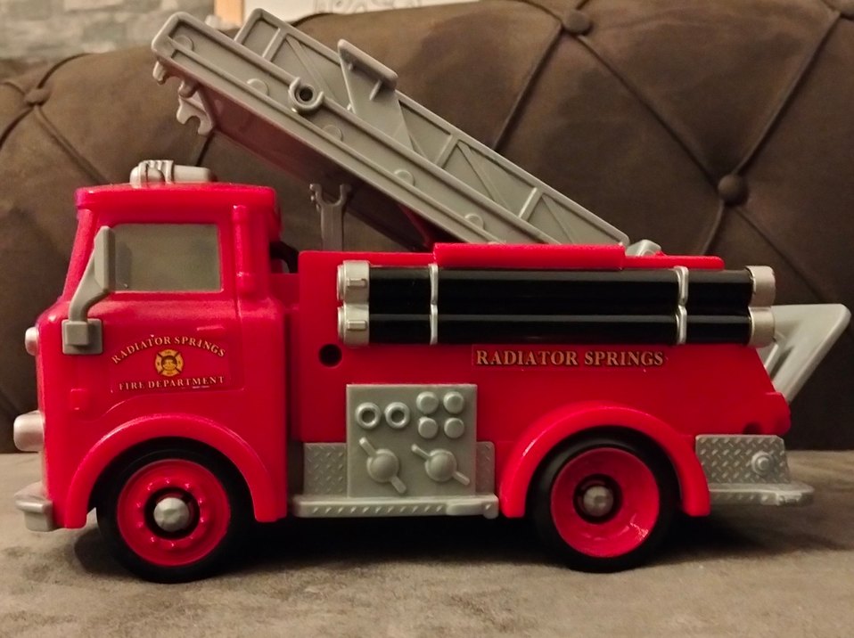 Kırmızı Şimşek McQueen Oyuncak İtfaiye Aracı - Görsel 3