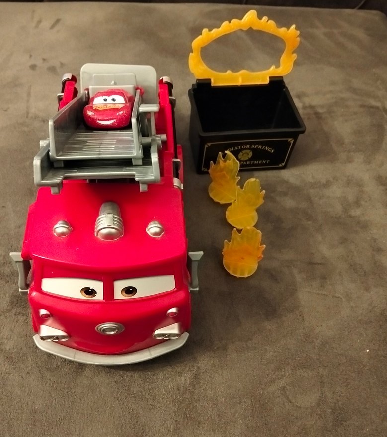 Kırmızı Şimşek McQueen Oyuncak İtfaiye Aracı - Görsel 2