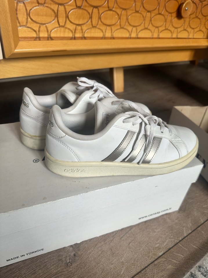 Kadın Beyaz Spor Ayakkabı Gri şeritli - Görsel 2