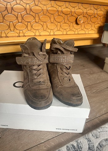 Süet topuklu bot severek kullandım oldukça rahat bir ayakkabı - Görsel 2