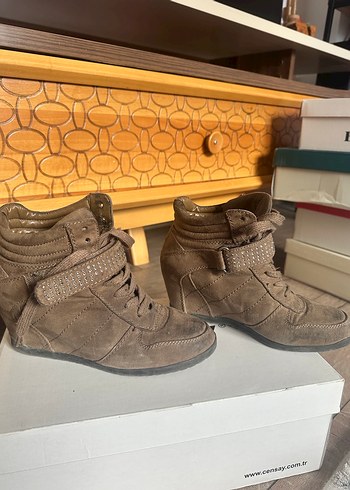 Süet topuklu bot severek kullandım oldukça rahat bir ayakkabı - Görsel 3