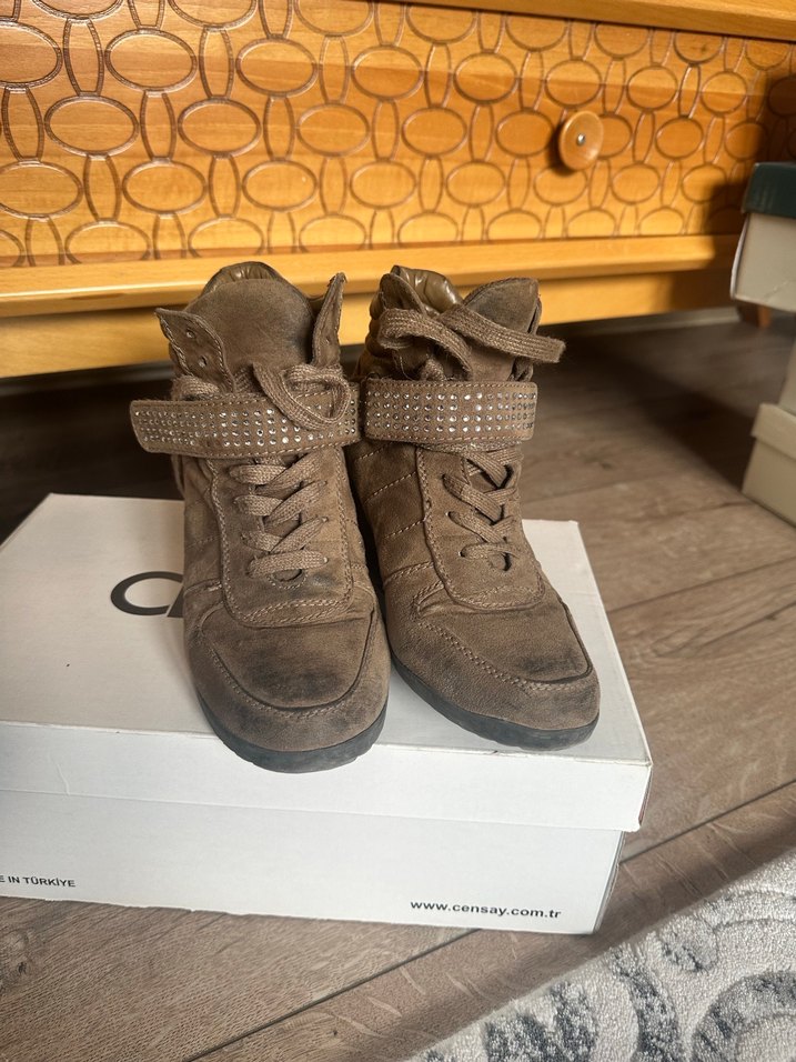 Süet topuklu bot severek kullandım oldukça rahat bir ayakkabı - Görsel 2
