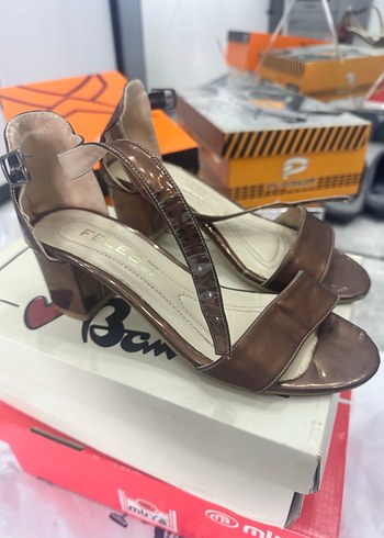 Bakır Rugan Tokalı İnce Topuklu Kadın Ayakkabı - Görsel 2