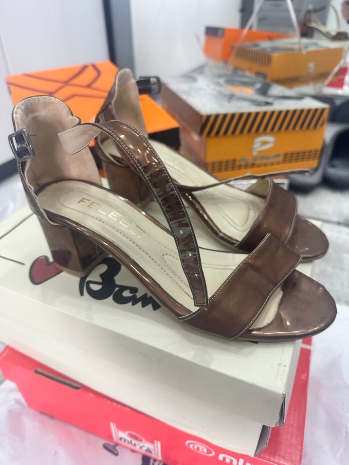 Bakır Rugan Tokalı İnce Topuklu Kadın Ayakkabı - Görsel 2