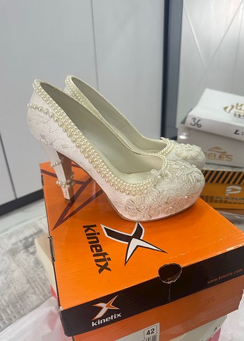 Kinetix Beyaz Dantel İşlemeli Dolgu Topuklu Kadın Ayakkabı - Görsel 2