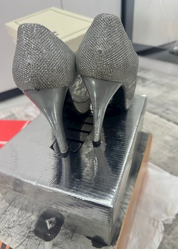 Gri Dantel Detaylı Yüksek Topuklu Kadın Ayakkabı - Görsel 2