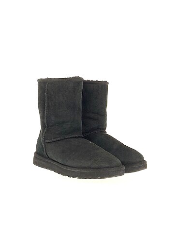 Ugg Ugg Bot %70 İndirimli.