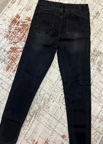 Siyah Dar Kesim Kadın Jean - Görsel 4