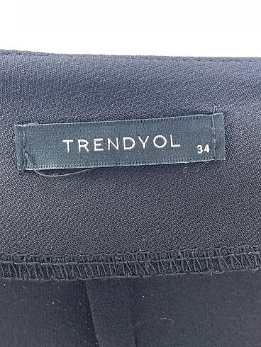 34 Beden siyah Renk Trendyol & Milla Mini Şort %70 İndirimli.