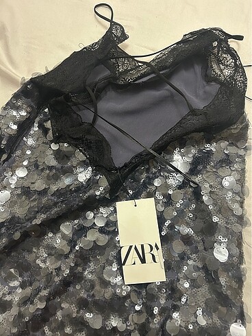 Zara Pullu dantelli elbise