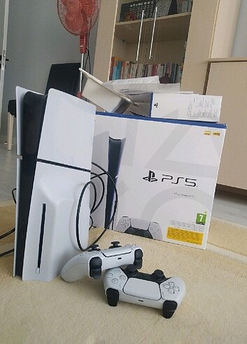 PS 5 3 ay kullanıldı 2 yıl Türkiye Sony garantili 2 kollu üniye 